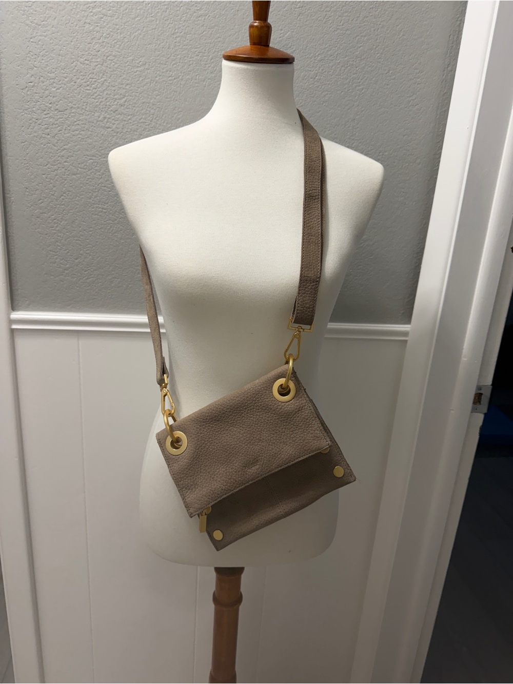 Hammett Taupe Crossbody Shoulder Bag with Gold Hardware - Vintage 2021